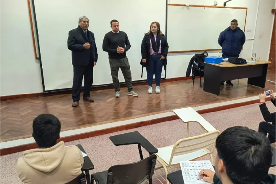 Buscan alumnos universitarios para que obtengan su licencia de conducir