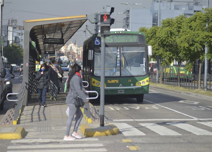 Realizan obras de seguridad vial en el Centro de Trasbordo Sáenz