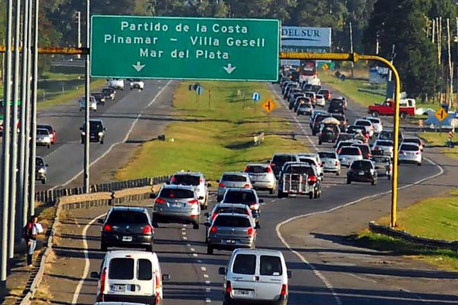 Todo lo que hay que saber para viajar seguro y disfrutar más en las rutas colmadas de veraneantes