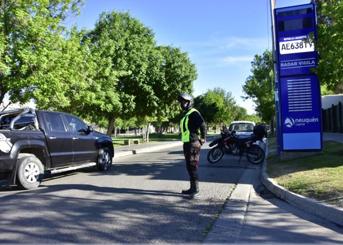 Neuquén comenzó a monitorear patentes mediante la instalación de cuatro tótems