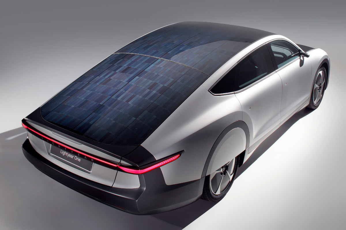 ¿Es posible un coche autónomo que funcione con energía solar?