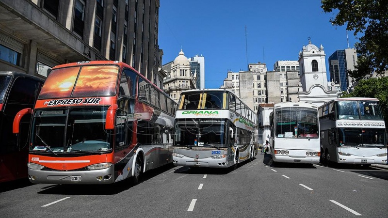 Por accidentes de micros de doble piso analizan cambiar el régimen de descanso de los choferes.