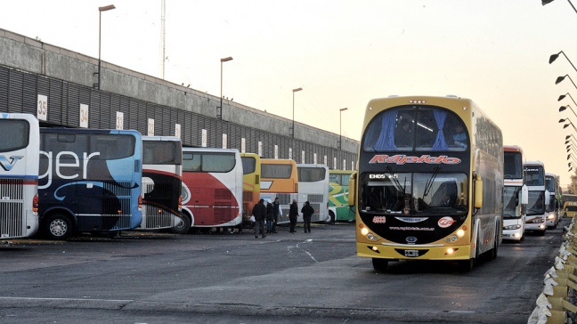 Suspenden el transporte de larga distancia y los vuelos de cabotaje entre el 19 y el 25