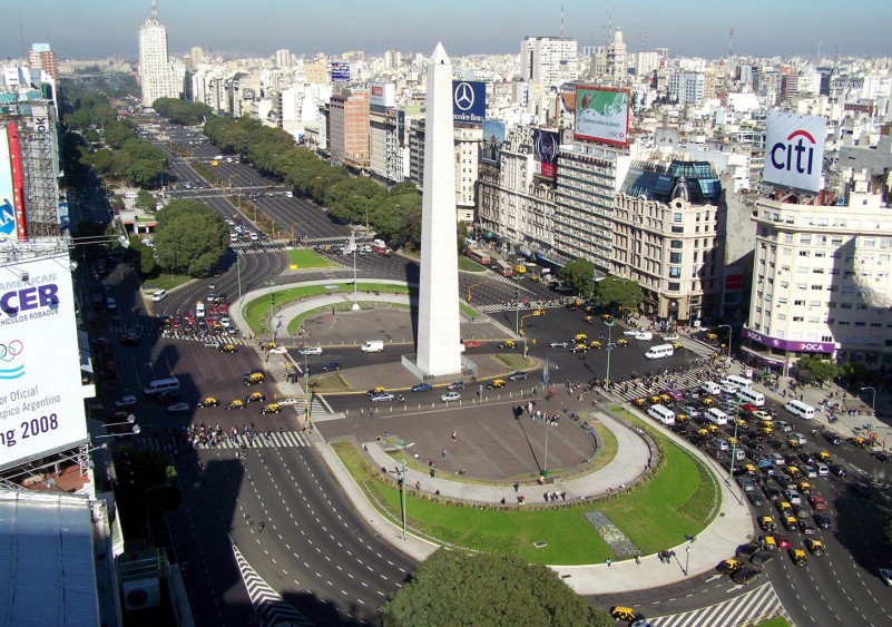 Detectan aumento de vehículos en las avenidas y de pasajeros en el trasporte público