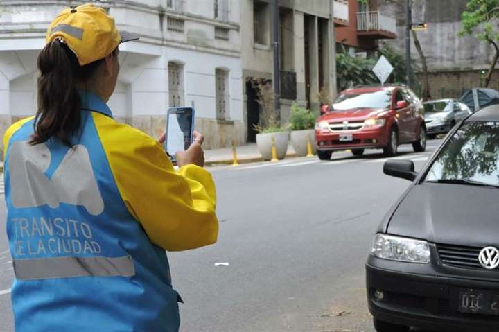 Endurecen penas del "scoring" para conductores en la Ciudad