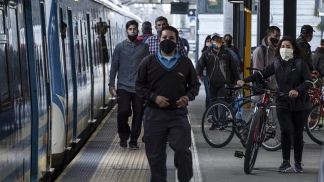 La regulación de las reuniones sociales no incluye el uso de trasporte público