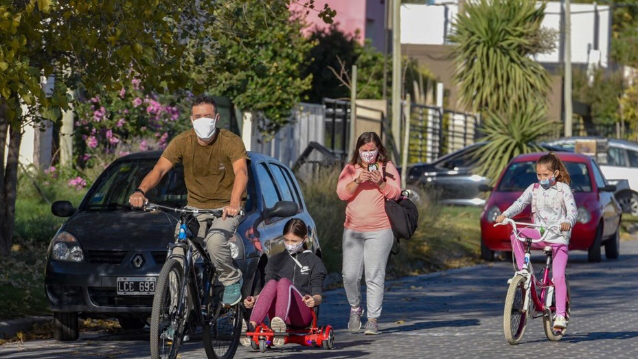 En Bahía Blanca habilitan a andar en bicicleta, caminar y  correr