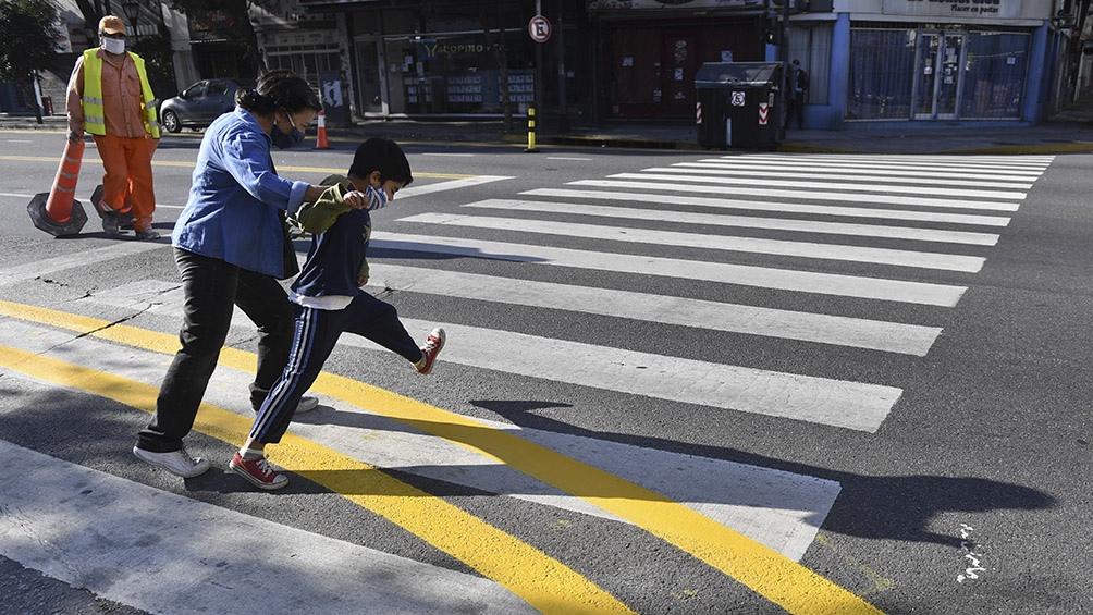 La prioridad de paso para peatones está casi ausente en las calles del AMBA