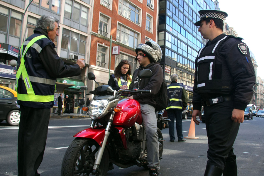 Suman controles preventivos de motos en la ciudad de Buenos Aires